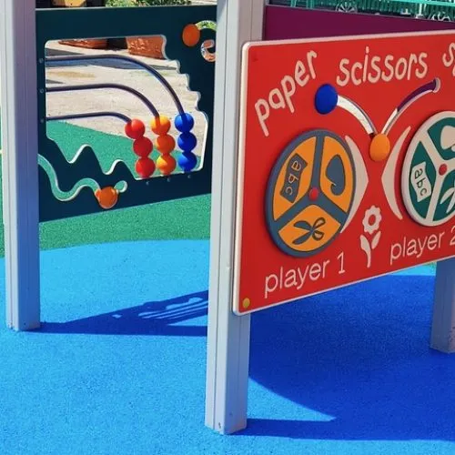 26° Circolo Didattico, Bari. Nuova area giochi e percorso fitness per gli spazi della scuola.