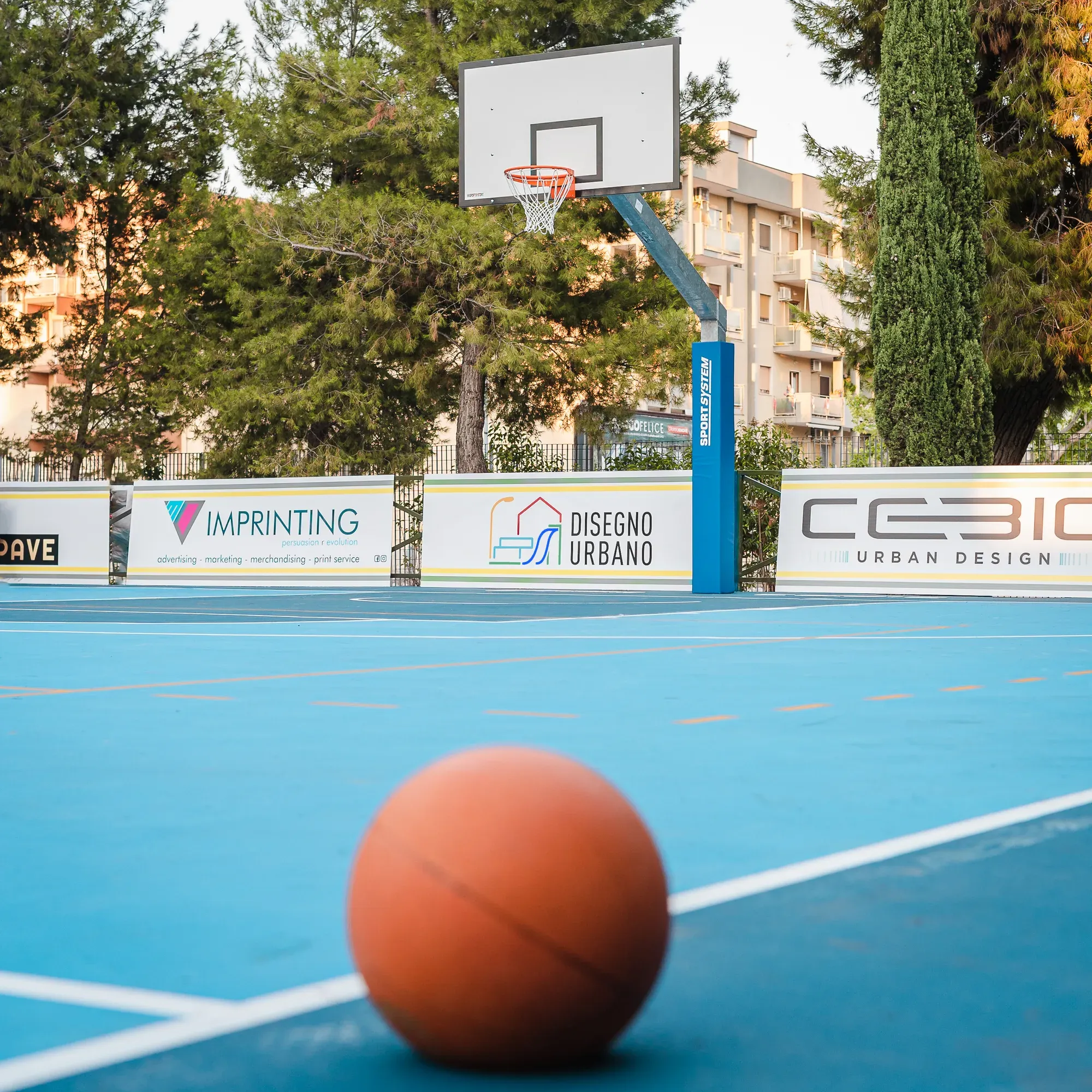 Chiesa Resurrezione, Japigia, Bari. Resinatura dei campi multisport dell'oratorio.