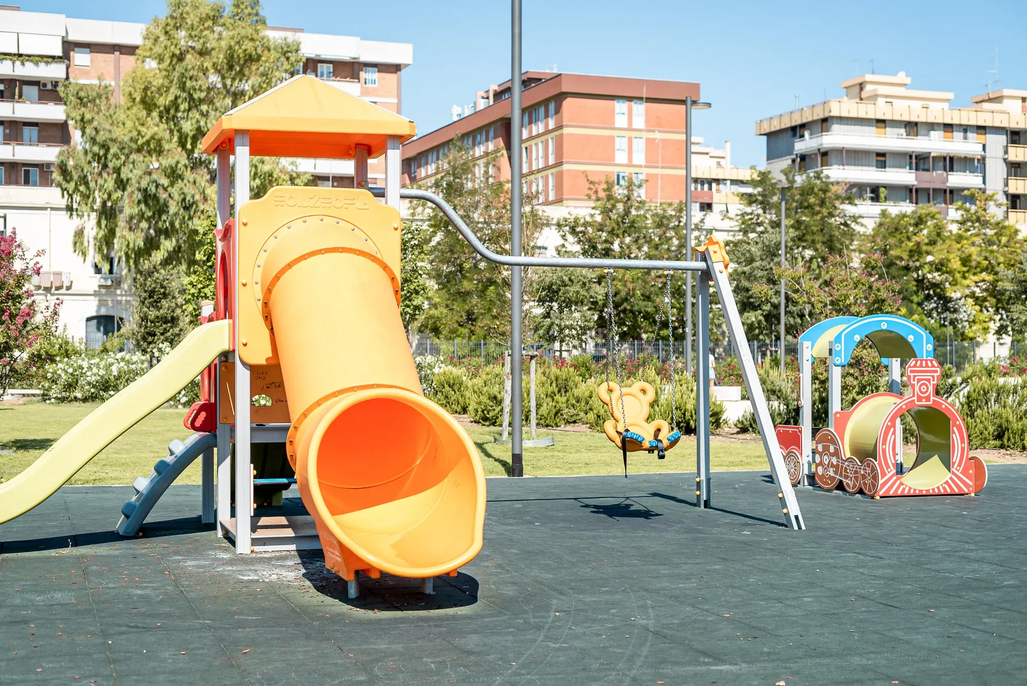 Ex Caserma Rossani, Bari. Area giochi e arredi per il nuovo parco urbano nell'ex caserma.