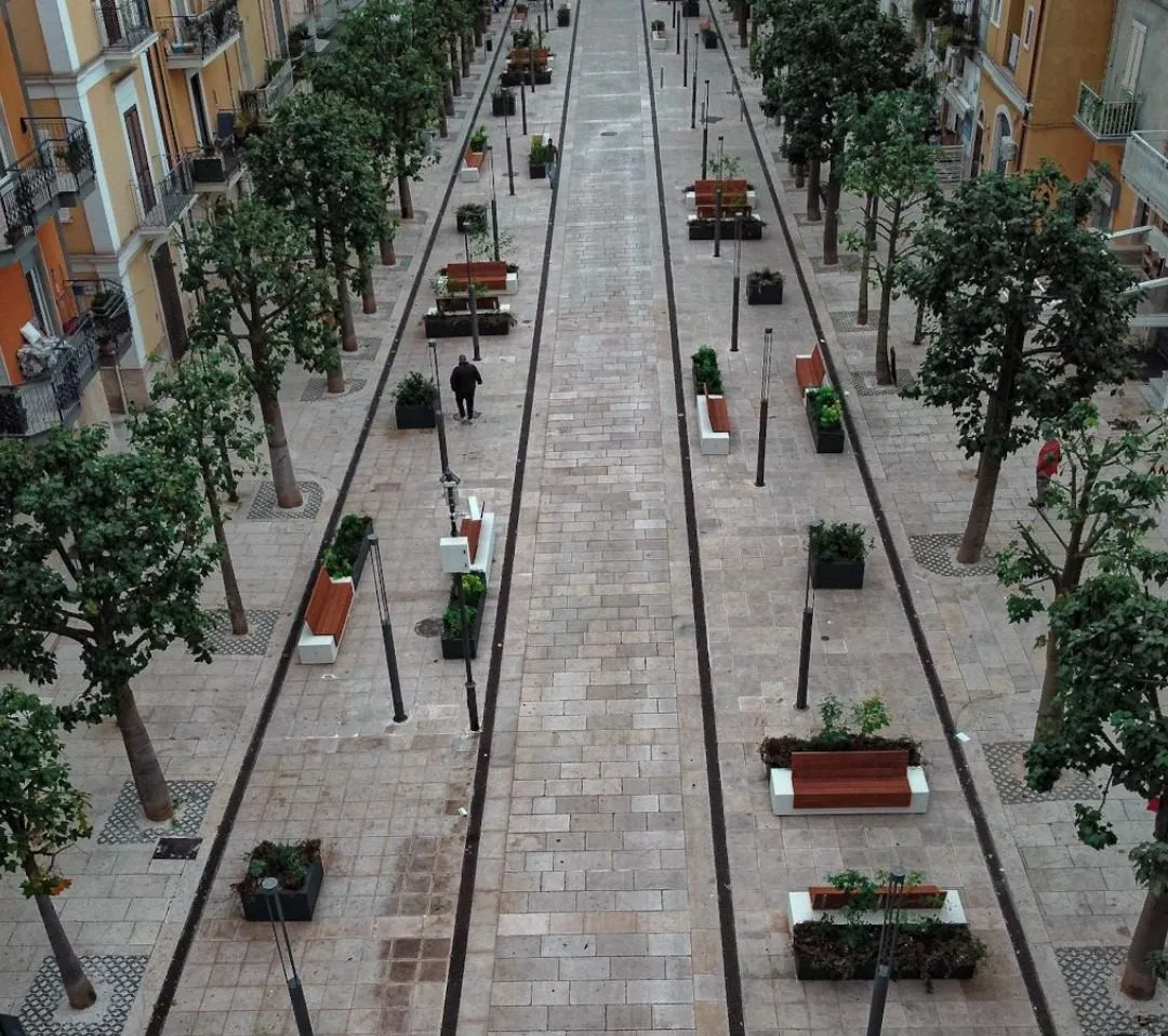 Il nuovo Salotto di Modugno, Modugno. Corso Umberto I trasformato nel salotto della città dai cittadini stessi.