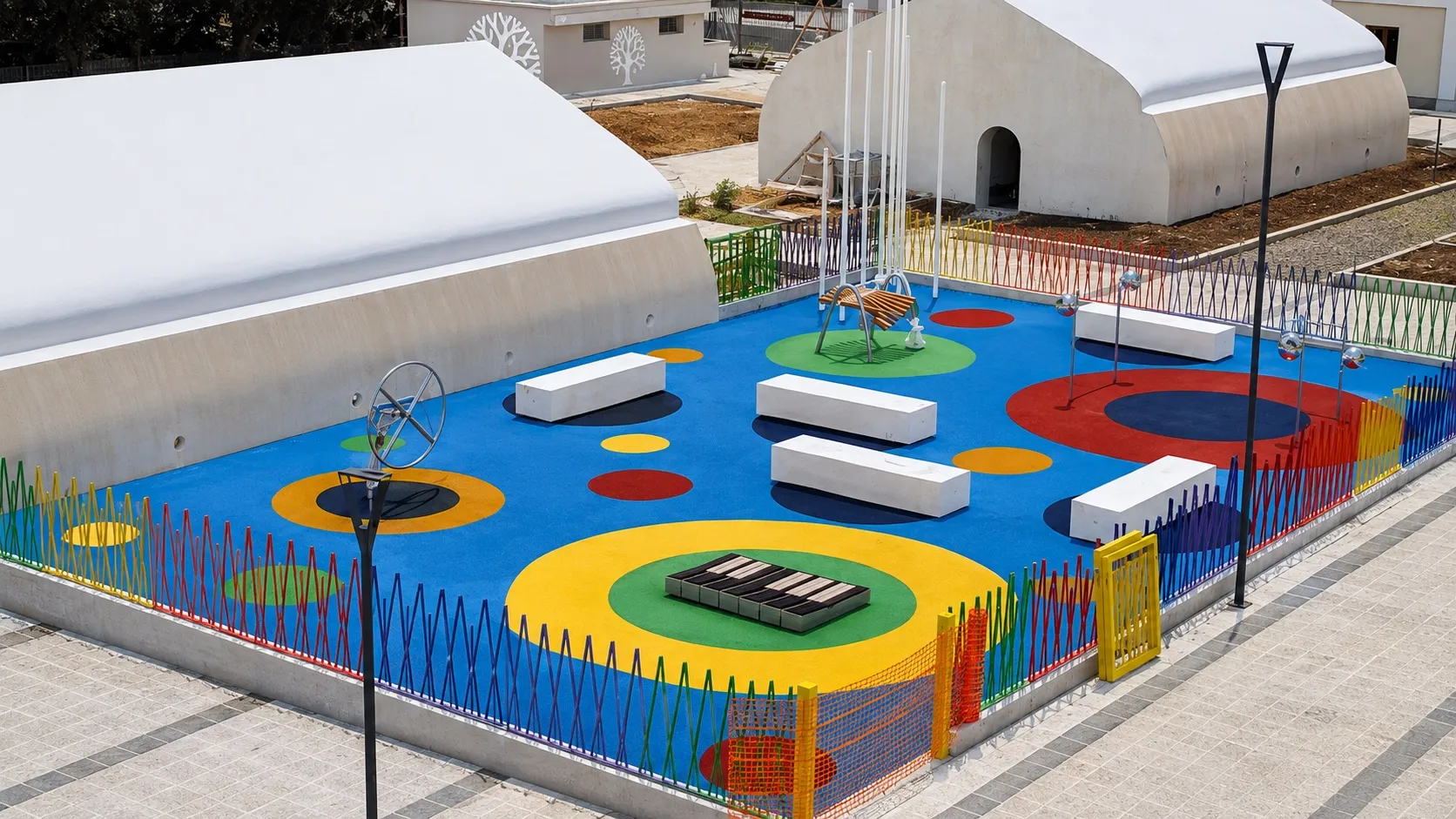 Parco della Musica, Taranto. Giochi musicali, sedute e pavimentazione antitrauma a cerchi colorati per il parco nato sull'area ex Baraccamenti.